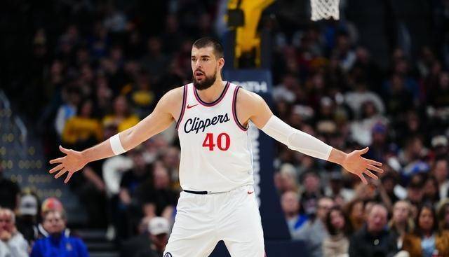 包含赛前速览：亚洲杯常规赛密尔沃基雄鹿对阵洛杉矶快船，三大看点值得期待的词条